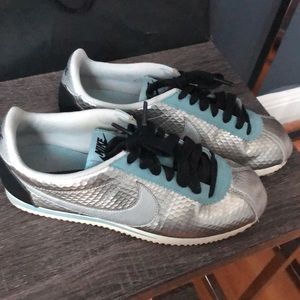 Nike Cortez Metallic Silver Sneakers • Size 8.5
